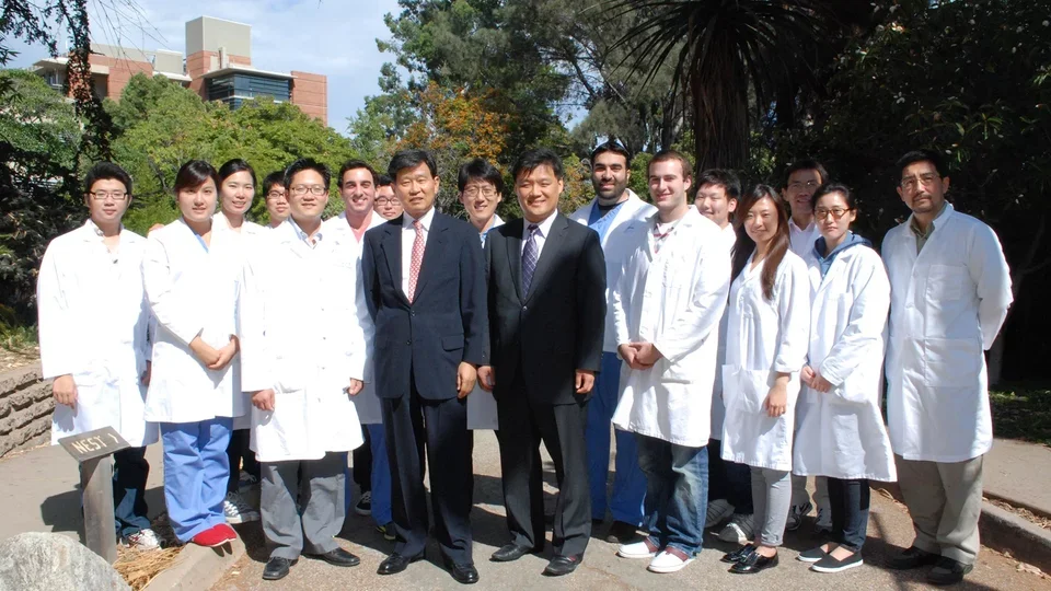 The Shapiro Family Laboratory of Viral Oncology and Aging Research Banner