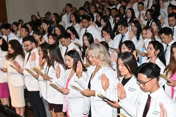 UCLA dental students reciting the dental pledge.