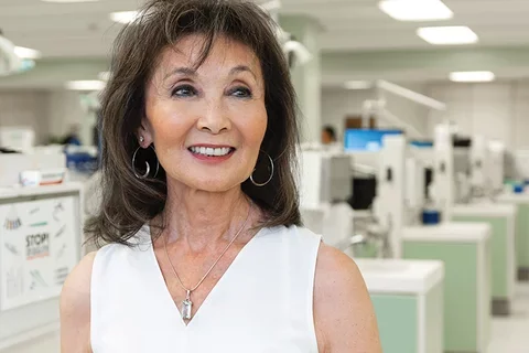 Dr. Oariona Lowe