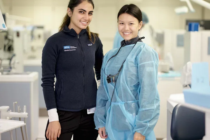 Students in the general clinic.