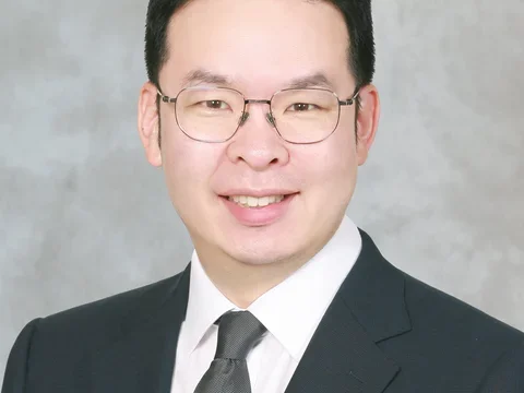 Dr. Edward Kwon