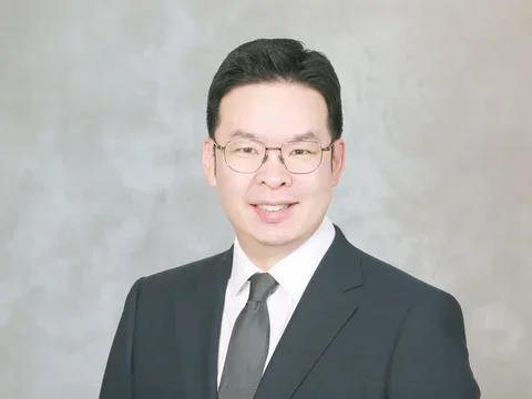 Dr. Edward Kwon