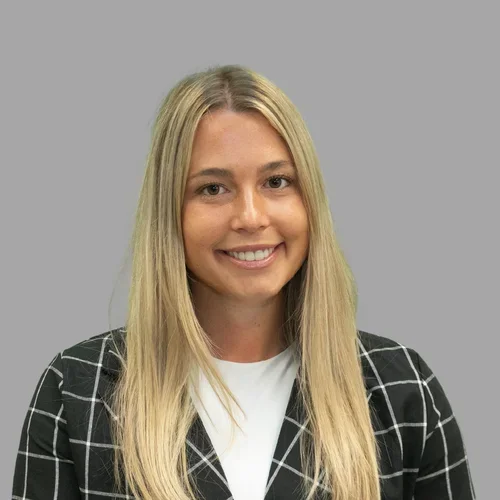 Dr. Eleanor Rhodehamel is a Endodontics resident.