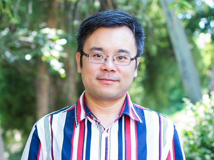 Photo of Dr. Zhong Zheng