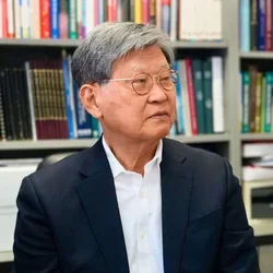 Portrait of UCLA Dentistry Dean Emeritus No-Hee Park faculty member in office with bookshelves, representing academic leadership and dental research expertise.