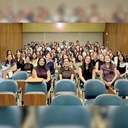 Group of 87 students in a lecture hall