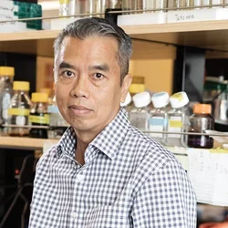 Dr. Hung Ton-That