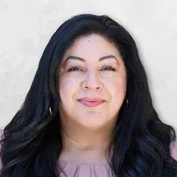 picture of staff memer Rosa Hernandez