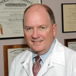 Headshot of Dannis Bailey