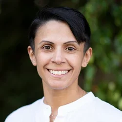 Shaded Al-Khalifah is wearing a white V-neck shirt.