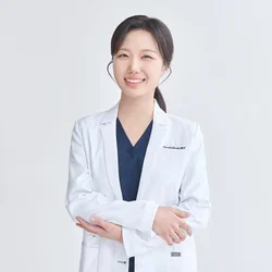 soomin lee against a while background